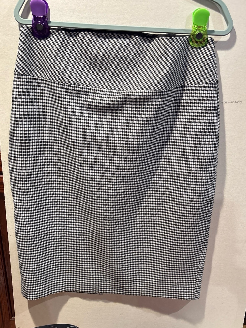 Express Black and White Houndstooth Pencil Skirt